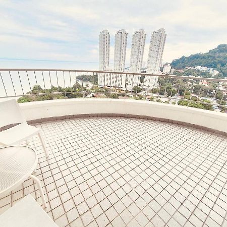 Romantic Couple Suite + Beach-Front Balcony Tanjung Bungah (Penang) Exterior foto