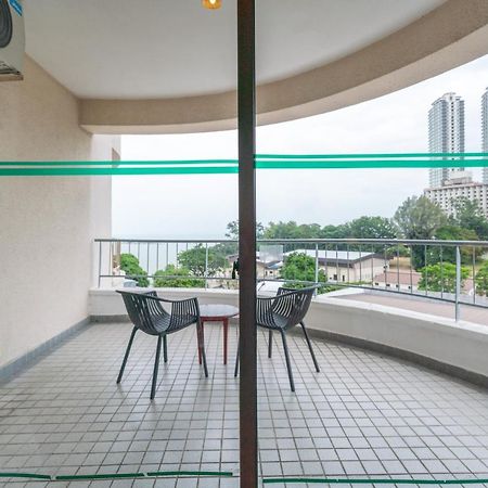 Romantic Couple Suite + Beach-Front Balcony Tanjung Bungah (Penang) Exterior foto
