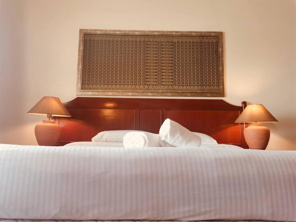 Romantic Couple Suite + Beach-Front Balcony Tanjung Bungah (Penang) Exterior foto