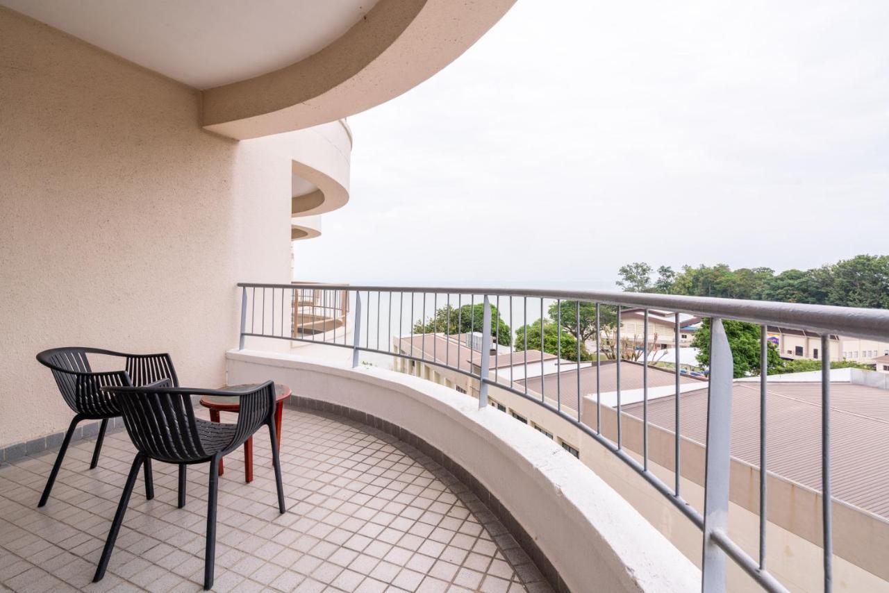 Romantic Couple Suite + Beach-Front Balcony Tanjung Bungah (Penang) Exterior foto
