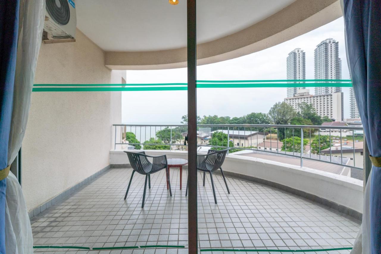 Romantic Couple Suite + Beach-Front Balcony Tanjung Bungah (Penang) Exterior foto