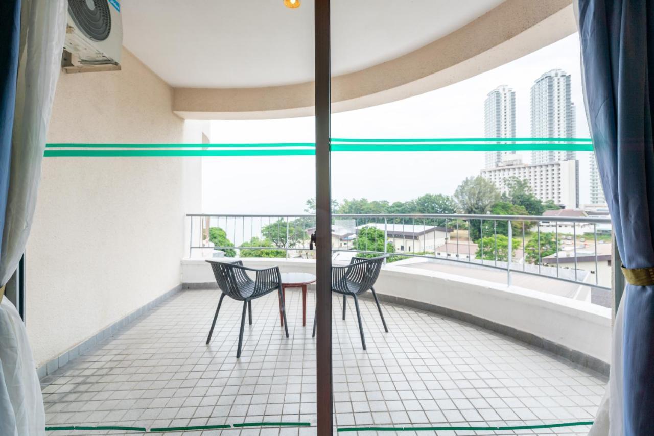 Romantic Couple Suite + Beach-Front Balcony Tanjung Bungah (Penang) Exterior foto