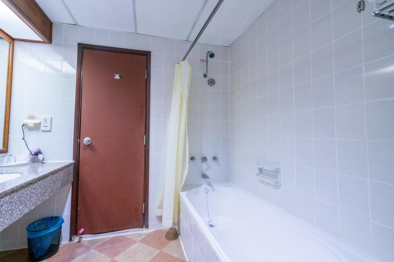 Romantic Couple Suite + Beach-Front Balcony Tanjung Bungah (Penang) Exterior foto