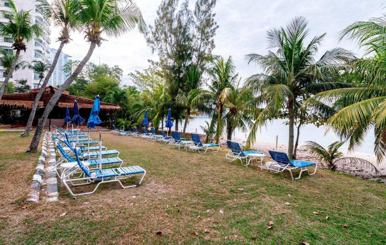 Romantic Couple Suite + Beach-Front Balcony Tanjung Bungah (Penang) Exterior foto