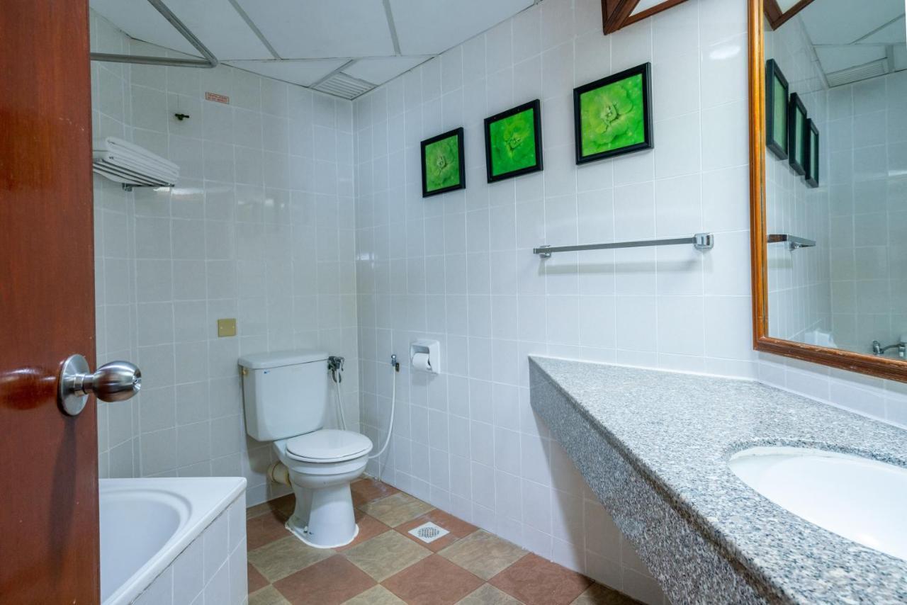 Romantic Couple Suite + Beach-Front Balcony Tanjung Bungah (Penang) Exterior foto