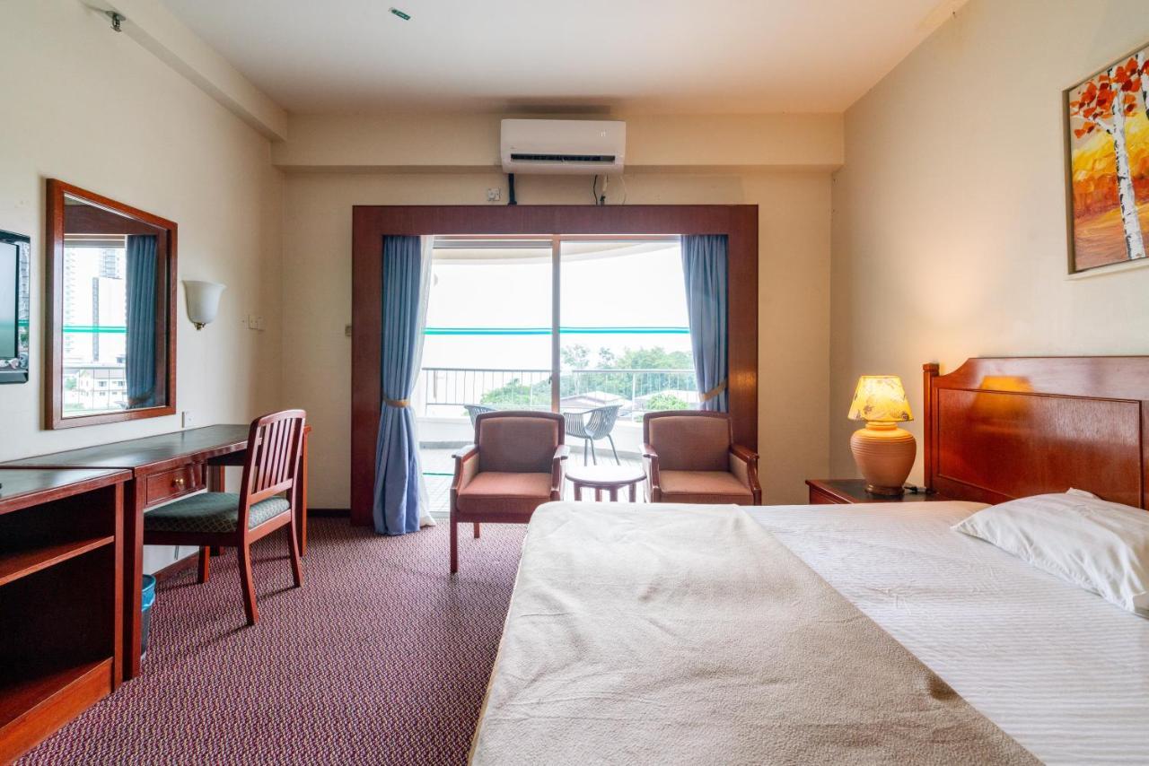 Romantic Couple Suite + Beach-Front Balcony Tanjung Bungah (Penang) Exterior foto