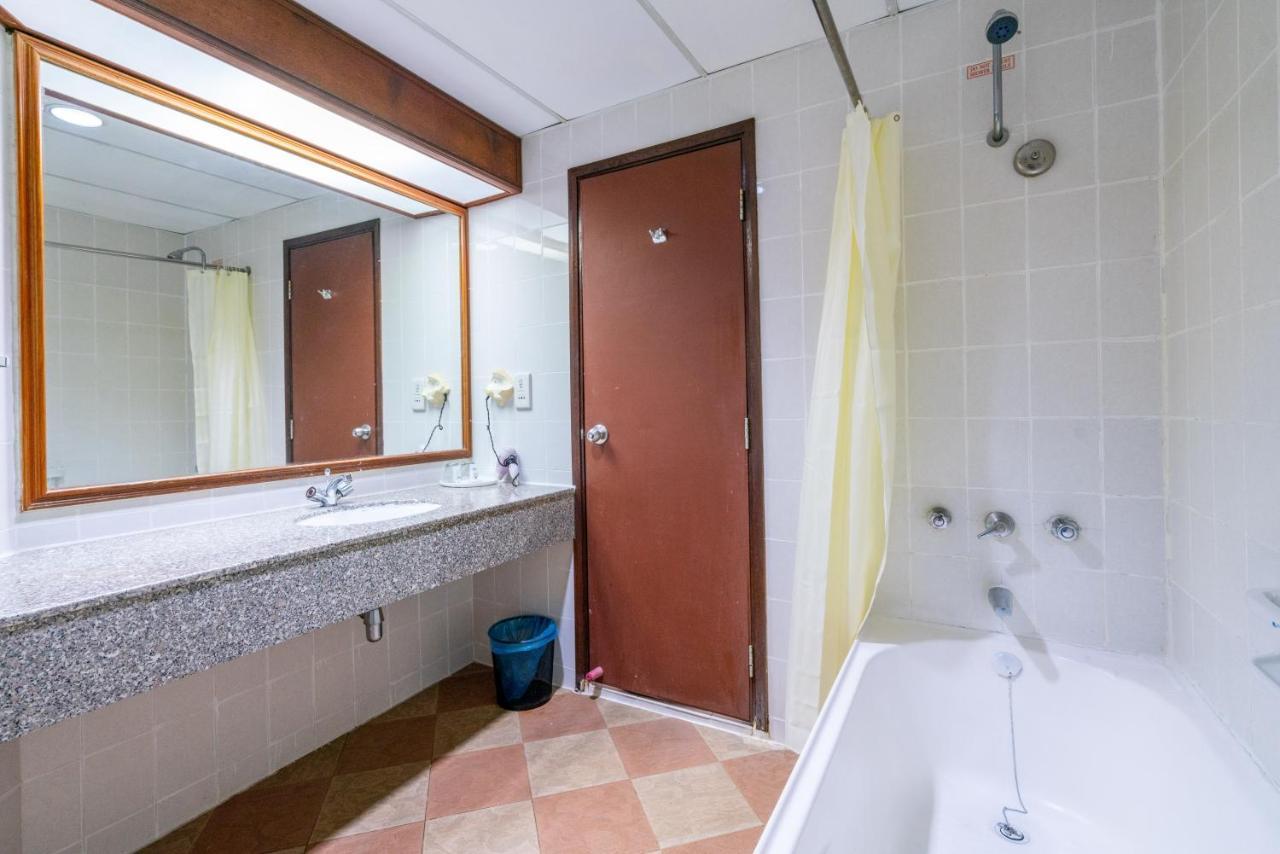 Romantic Couple Suite + Beach-Front Balcony Tanjung Bungah (Penang) Exterior foto