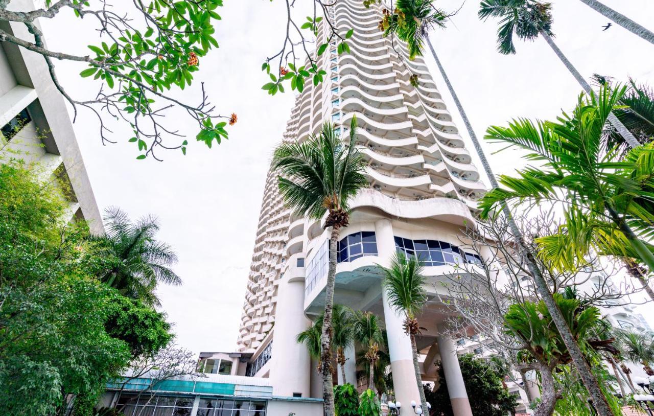 Romantic Couple Suite + Beach-Front Balcony Tanjung Bungah (Penang) Exterior foto