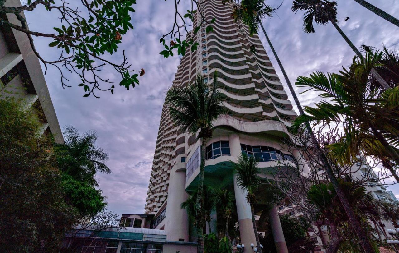 Romantic Couple Suite + Beach-Front Balcony Tanjung Bungah (Penang) Exterior foto